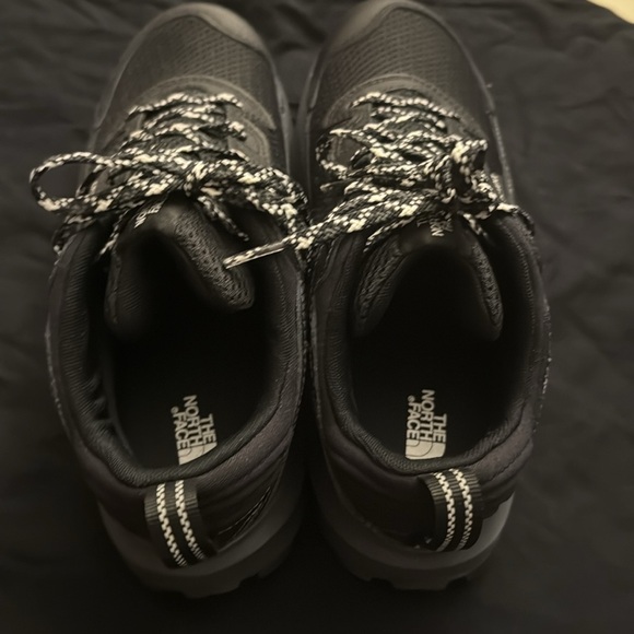 Boys North Face waterproof shoes, size 6. Never worn. - Picture 7 of 7